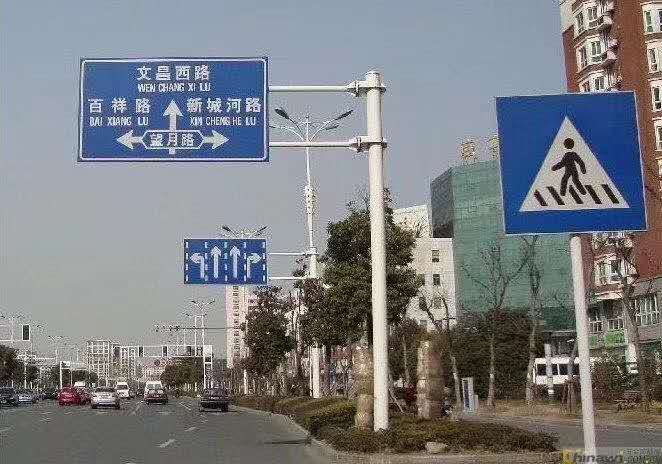 道路標(biāo)志桿